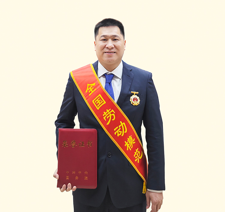 时博官方(中国)总部“85后”特级技师庞淇文荣获全国劳动模范
